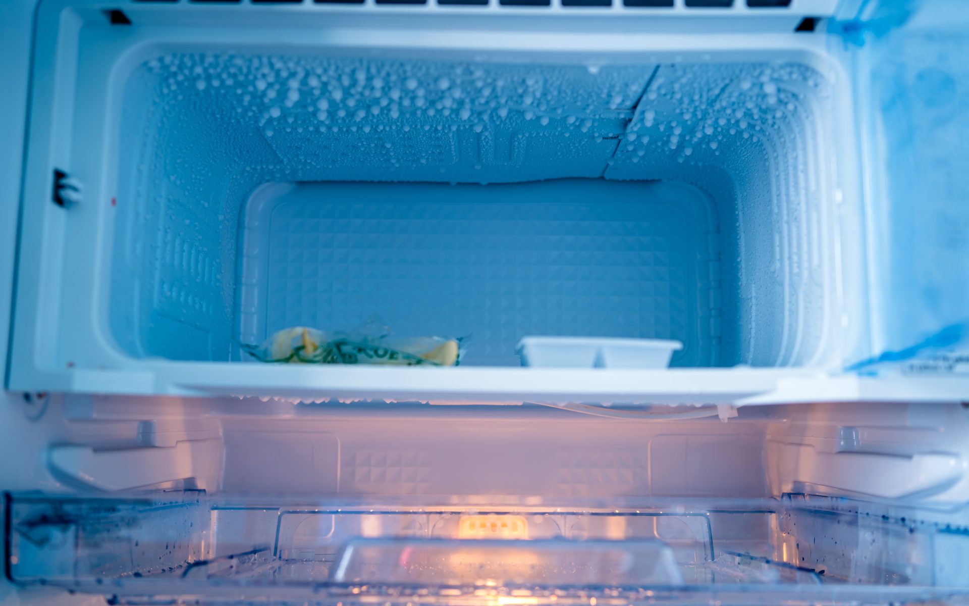 freezer frosting up